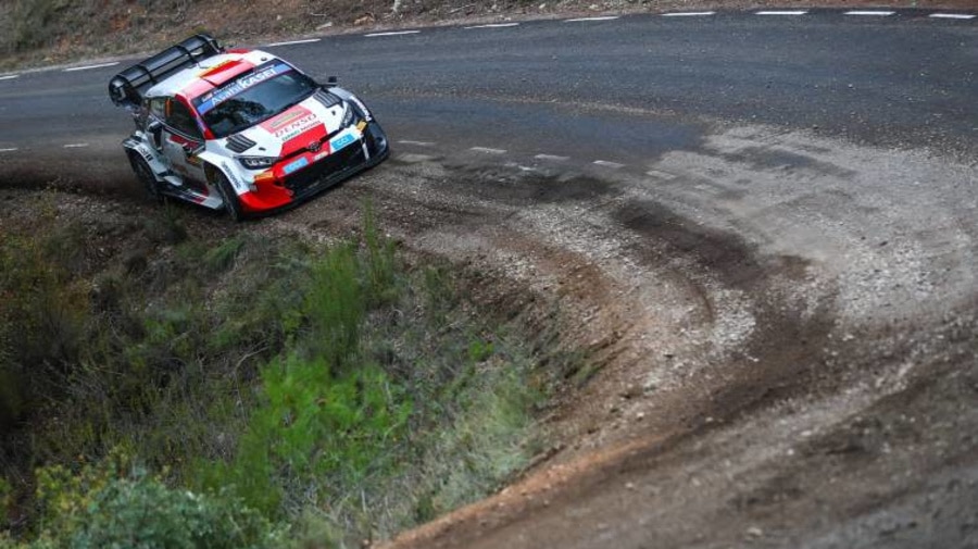 , Quoi penser de ce papier  : Sébastien Ogier (Toyota) solide leader du Rallye de Catalogne avant la dernière étape